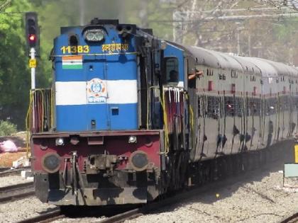 Satara-Kolhapur DEMU passenger stalled near Koregaon, passengers suffering | सातारा-कोल्हापूर डेमू पॅसेंजर कोरेगावजवळ पडली बंद, प्रवाशांना मनस्ताप