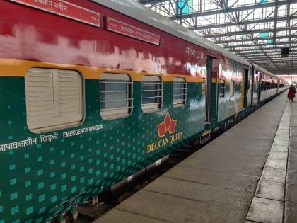 Deccan Queen railway arrives in pune railway station in new outfit | Deccan Queen | नव्या पेहरावात 'डेक्कन क्वीन' पुण्यात दाखल