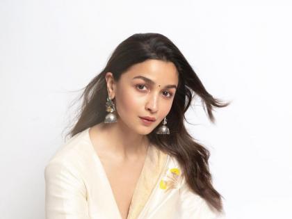 After the lockdown, Alia Bhatt's 'Gangubai Kathiawadi' brought good days to Bollywood! | लॉकडाउननंतर आलिया भटच्या 'गंगुबाई काठियावाडी'मुळे बॉलिवूडला आले अच्छे दिन!