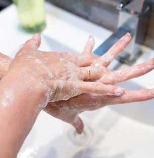 तुम्ही हातपाय स्वच्छ धुता का? उत्तर हो असेल तरी होते चूक, सतत होणारे आजार आणि इन्फेक्शनचे गंभीर कारण