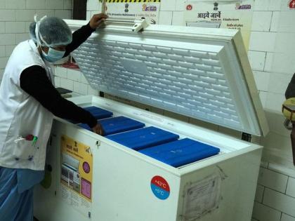 ‘Boost’ the vaccination campaign, ten deep freezers for Akola | लसीकरण मोहिमेला ‘बुस्ट’, अकोल्यासाठी दहा डीप फ्रीजर