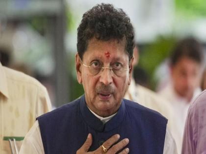 शिंदेसेनेने केसरकरांना जबाबदारी देणे टाळले! मुंबई-ठाण्याची जबाबदारी श्रीकांत शिंदे यांच्याकडे - Marathi News | Shinde Sena Announces New Appointments Shrikant Shinde Takes Charge of Mumbai Thane Deepak Kesarkar Sidelined | Latest News at Lokmat.com शिंदेसेनेने केसरकरांना जबाबदारी देणे टाळले! मुंबई-ठाण्याची जबाबदारी श्रीकांत शिंदे यांच्याकडे - Marathi News | Shinde Sena Announces New Appointments Shrikant Shinde Takes Charge of Mumbai Thane Deepak Kesarkar Sidelined | Latest News at Lokmat.com