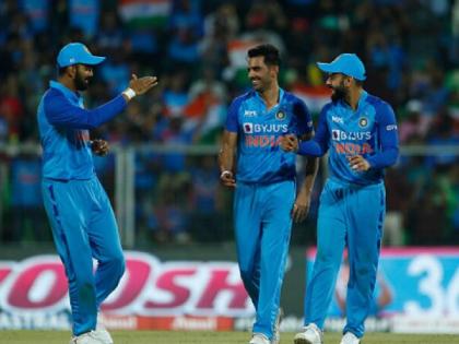 Breaking: Mohammad Shami, Mohammed Siraj and Shardul Thakur to fly out to Australia tomorrow for T20 World Cup 2022,  Deepak Chahar will not fly out to Australia due to back injury and Shami remains front-runner to replace Jasprit Bumrah | T20 World Cup 2022 : Deepak Chahar ची माघार; जसप्रीत बुमराहची रिक्त जागा भरण्यासाठी तीन गोलंदाज ऑस्ट्रेलियाला रवाना होणार 