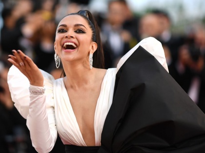 Cannes 2019: Deepika Padukone Served Up a Major Fashion Moment at Cannes | Cannes 2019: पाहताच बाला कलेजा खल्लास झाला...! पाहा, दीपिका पादुकोणचा स्टाईलिश लूक!!