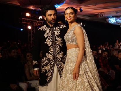 ranbir kapoor and deepika padukone ramp walk together mijwan fashion event | 'ब्रेकअप के बाद' रणबीर कपूर आणि दीपिका पादुकोण पुन्हा एकत्र  