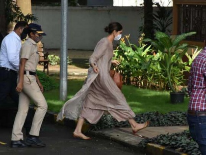Deepika Padukone used trick to avoid media chase before reaching ncb office | NCB ऑफिसपर्यंत मीडियाने पाठलाग करू नये म्हणून दीपिकाने वापरली होती 'ही' ट्रिक!