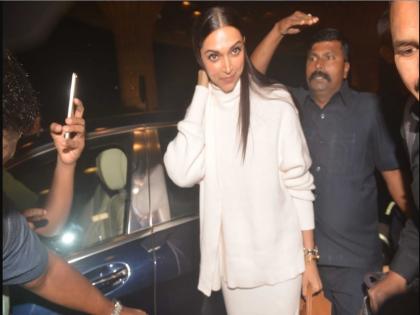 Ranveer Singh and Deepika Padukone are All Smiles as They Leave For Their Wedding in Italy | दीपिका पादुकोण आणि रणवीर सिंग लग्नासाठी झाले इटलीला रवाना... पाहा त्यांचे फोटो