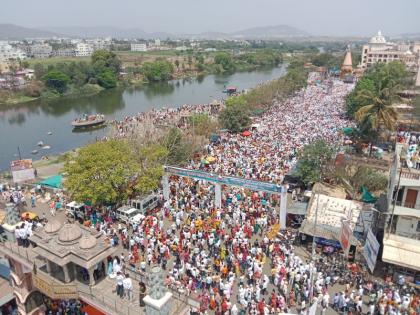 Video: Dehunagari Dumdumali in Vithunama's alarm; Thousands of devotees from across the state flock for Tukaram Seed Ceremony | Video: विठूनामाच्या गजरात देहूनगरी दुमदुमली; तुकाराम बीज सोहळ्यासाठी राज्यभरातून हजारो भाविक दाखल