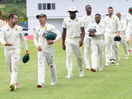 India vs South Africa : Quinton de Kock will miss at least the third Test between South Africa and India as he awaits the birth of his first child | India vs South Africa : टीम इंडियाचा सामना करण्याआधीच यजमान दक्षिण आफ्रिकेला बसला धक्का, प्रमुख खेळाडू घेणार माघार 