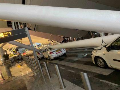 Heavy accident at Delhi airport due to rain Terminal roof collapsed, several cars damaged 3 injured | दिल्लीच्या विमानतळावर पावसामुळे भीषण अपघात; टर्मिनलचे छत कोसळले, अनेक गाड्यांचे नुकसान, ३ जखमी