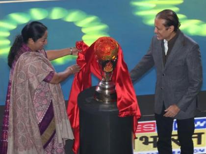 दिल्लीच्या CM रेखा गुप्ता यांच्या हस्ते पिकलबॉल लीग ट्रॉफीचे अनावरण; मुंबई-चेन्नईसह ६ फ्रँचायझी संघात रंगणार स्पर्धा दिल्लीच्या CM रेखा गुप्ता यांच्या हस्ते पिकलबॉल लीग ट्रॉफीचे अनावरण; मुंबई-चेन्नईसह ६ फ्रँचायझी संघात रंगणार स्पर्धा