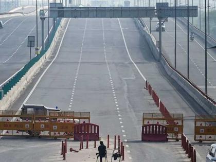 Noida Delhi Border Seal Due To Coronavirus Outbreak | CoronaVirus: कोरोनाचा मोठ्या प्रमाणावर फैलाव होण्याच्या शक्यतेनं दिल्लीच्या सीमा सील