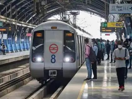 dmrc statement on girl traveling in bikini in delhi metro | दिल्लीत बिकिनीमध्ये तरुणीने केला मेट्रोमधून प्रवास, फोटो व्हायरल झाल्यानंतर डीएमआरसीने 'हे' सांगितले