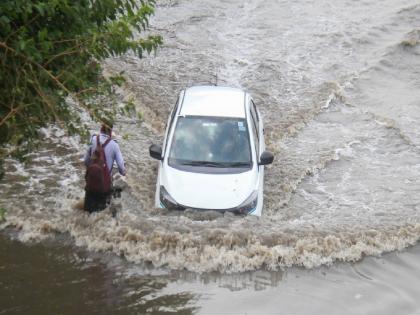 Heavy rain warning in 21 states Monsoon makes explosive entry in 9 states | २१ राज्यांत मुसळधारेचा इशारा; दिल्ली तुंबली, केरळमध्ये दाणादाण, कर्नाटकात रेड अलर्ट Heavy rain warning in 21 states Monsoon makes explosive entry in 9 states | २१ राज्यांत मुसळधारेचा इशारा; दिल्ली तुंबली, केरळमध्ये दाणादाण, कर्नाटकात रेड अलर्ट