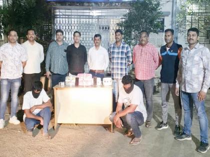 1 crore looted from a jeweller's shop in Delhi by claiming to be a policeman, two arrested from Sangli | दिल्लीत सराफ दुकानात पोलिस असल्याचे सांगून १ कोटी लुटले, सांगलीतील दोघांना अटक 1 crore looted from a jeweller's shop in Delhi by claiming to be a policeman, two arrested from Sangli | दिल्लीत सराफ दुकानात पोलिस असल्याचे सांगून १ कोटी लुटले, सांगलीतील दोघांना अटक