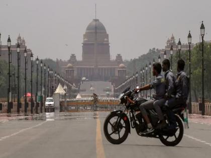 All records broken in Delhi temperature crossed 52 degree Celsius | दिल्लीत उष्णतेने मोडले सर्व रेकॉर्ड! राजधानीत तापमान ५२ अंशांच्या पुढे