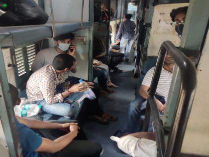 Students have 41 hours of lockdown, delhi to pune journey is very painful | हुश्श !गाडीने पुणे रेल्वे स्थानकात प्रवेश केला, ४१ तासांच्या 'लॉकडाऊन' नंतर विद्यार्थ्यांचा जीव भांड्यात पडला