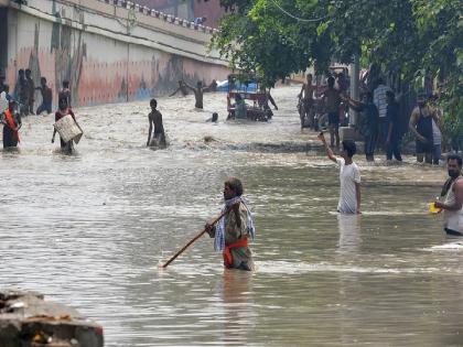 delhi flood, Yamuna river water in all delhi, 3 children died due to drowning in water | राजधानी दिल्लीला यमुनेचा विळखा; साचलेल्या पाण्यात बुडून 3 मुलांचा मृत्यू ​​​​​​​