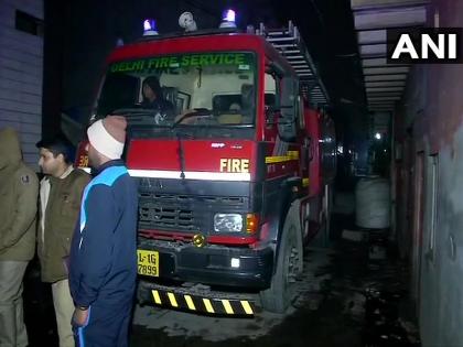 Breaking: A garment warehouse fire in Delhi, killing 9 | Breaking : दिल्लीत कपड्याच्या गोदामाला आग, 9 जणांचा मृत्यू