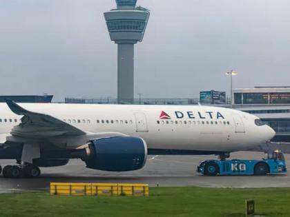 The plane started shaking in the air, the lives of the passengers were in danger, the crew members were trembling, finally... | हवेतच हेलकावे खाऊ लागले विमान, प्रवाशांचे प्राण संकटात, कर्मचाऱ्यांचा उडाला थरकाप, अखेर... The plane started shaking in the air, the lives of the passengers were in danger, the crew members were trembling, finally... | हवेतच हेलकावे खाऊ लागले विमान, प्रवाशांचे प्राण संकटात, कर्मचाऱ्यांचा उडाला थरकाप, अखेर...