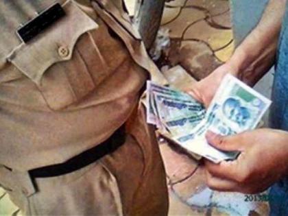 Policeman arrested for demanding Rs 8,000 bribe | आठ हजार रुपयांची लाच मागणारा पोलीस कर्मचारी जेरबंद 