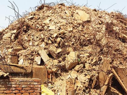 Eight lakhs to cover the pile | अबब! ढिगाऱ्याच्या संरक्षणासाठी आठ लाख खर्च