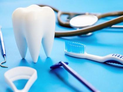 Woman's ears also healed during dental treatment, she hadn't been able to hear for 20 years | दातांवर उपचार करताना महिलेचे कानही झाले बरे, २० वर्षांपासून येत नव्हतं ऐकू, असा घडला चमत्कार Woman's ears also healed during dental treatment, she hadn't been able to hear for 20 years | दातांवर उपचार करताना महिलेचे कानही झाले बरे, २० वर्षांपासून येत नव्हतं ऐकू, असा घडला चमत्कार