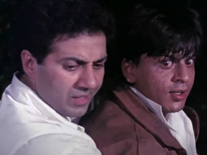 sunny deol didn't invited shahrukh khan at son s wedding netizens recalled their rivalry | 'डर'मुळे करण देओलच्या लग्नात शाहरुख खान आलाच नाही, लोकांना आठवला 'तो' किस्सा