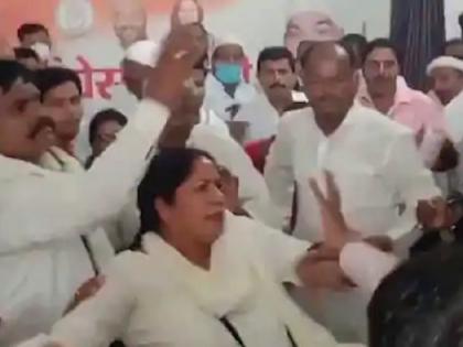 uttar pradesh deoria congress woman worker beaten up-for opposing ticket to rep accused leader | बलात्कारातील आरोपीला काँग्रेसची उमेदवारी, विरोध करणाऱ्या महिला नेत्याला कार्यकर्त्यांकडून मारहाण