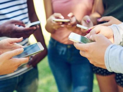 तुमच्या डिप्रेशनचं कारण स्मार्टफोन तर नाही ना? जाणून घ्या!