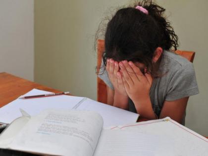 7 ways to help your kid destress during exams | मुला-मुलींचा परीक्षेचा ताण दूर करायचाय? पालकांनी वापरा या खास टिप्स