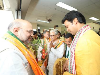 Biplab Deb Kumar sworn in as Tripura chief minister Read more at: //economictimes.indiatimes.com/articleshow/63228319.cms?utm_source=contentofinterest&utm_medium=text&utm_campaign=cppst | विप्लव देव यांनी घेतली त्रिपुराच्या मुख्यमंत्रीपदाची शपथ