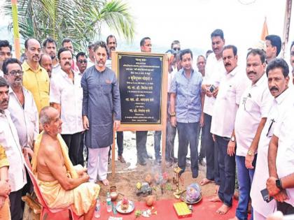 Guardian Minister Nitesh Rane lays the foundation stone for the approved work of Rs 158 crore at Devbagh | दोन वर्षात दर्जेदार बंधारा तयार होईल - नितेश राणे; देवबाग येथे १५८ कोटींच्या मंजूर कामाचे भूमिपूजन Guardian Minister Nitesh Rane lays the foundation stone for the approved work of Rs 158 crore at Devbagh | दोन वर्षात दर्जेदार बंधारा तयार होईल - नितेश राणे; देवबाग येथे १५८ कोटींच्या मंजूर कामाचे भूमिपूजन