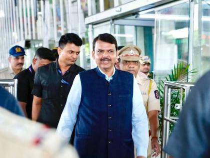 Maharashtra Politics: Devendra Fadnavis immediately left for Delhi to meet Amit Shah; Staying on the role of two years before being out of power, what in mind...  | फडणवीस तातडीने दिल्लीला निघाले; सत्तेबाहेर राहण्याच्या दोन वर्षांपूर्वीच्या भूमिकेवर ठाम, मनात काय... 