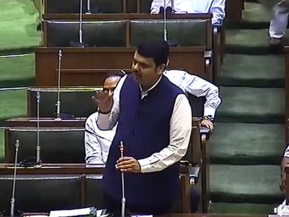 Debt waiver given to farmers by Government is fraudulent, Devendra Fadnavis in Assembly | नुकसान झालेल्या शेतकऱ्यांना हेक्टरी २५ हजार रुपयांची मदत कधी मिळणार, फडणवीसांचा विधानसभेत घणाघात