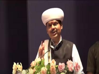 Devendra Fadnavis Targets Uddhav Thackeray in Pimpari Chinchwad, Pune | "गाढवाच्या अंगी चंदनाची उटी..." उद्धव ठाकरेंवर देवेंद्र फडणवीसांचा अप्रत्यक्षरित्या निशाणा