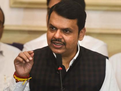 Devendra Fadnavis announces increase in salary of power company officers and employees | वीज कंपनीच्या अधिकारी-कर्मचाऱ्यांच्या वेतनात वाढ, देवेंद्र फडणवीसांची घोषणा