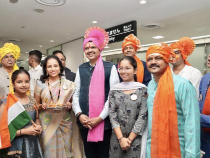 devendra fadnavis japan tour begins and warm welcome after reaching at airport | जपानमध्ये पोहोचताच देवेंद्र फडणवीस यांचं मराठमोळं स्वागत; स्टेट गेस्ट म्हणून विशेष मान