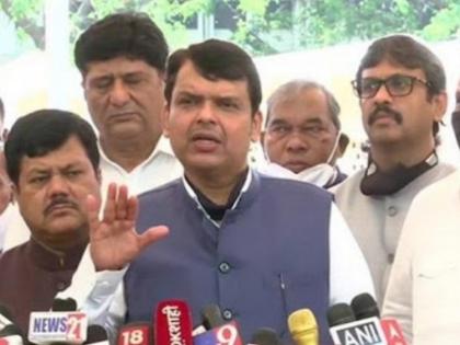 bjp leader devendra fadnavis claims that innova car sights in mumbai yesterday | स्कॉर्पिओसोबतची 'ती' गाडी काल संध्याकाळपर्यंत मुंबईत होती; देवेंद्र फडणवीसांचा दावा