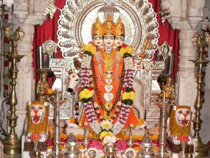  Due to the darshan of Lord Dattatreya in Shri Sector Devgarh | श्री क्षेत्र देवगड येथे भगवान दत्तात्रयांच्या दर्शनासाठी गर्दी