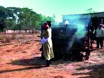 The daughter gave a mukhagni to the mother's cheetah, a type of temple at Sangameshwar taluka | आईच्या चितेला मुलीने दिला मुखाग्नी, संगमेश्वर तालुक्यातील देवळे येथील घटना