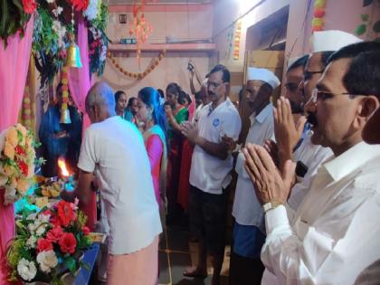 families united under the concept of 'One Clan, One Ganesha at Dewarde Kolhapur | Kolhapur- देवर्डे येथे 'एक कुळ, एक गणपती' संकल्पनेतून कुटुंबे एकत्रित; एकोपा, आपुलकी वाढण्यास मदत