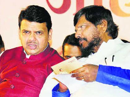 ramdas athawale taunt devendra fadnavis over chief minister post | “फडणवीसांनी तेव्हा माझं ऐकलं असतं, तर आज मुख्यमंत्री असते”; केंद्रीय मंत्र्याचे सूचक विधान