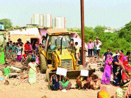 The encroachment of one and a half thousand houses in the Divya landslide | दिव्यामध्ये दीड हजार घरांचे अतिक्रमण जमीनदोस्त