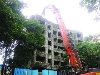  The beginning of the 'that' building, the type of kalamboli | ‘त्या’ इमारतीच्या पाडकामाला सुरुवात, कळंबोलीतील प्रकार