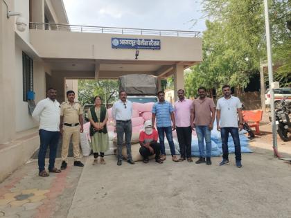Gutkha transportation through a secret route; seized along with goods worth 14 lakhs | चाेरट्या मार्गाने गुटख्याची वाहतूक; १४ लाखांच्या मुद्देमालसह एक जाळ्यात Gutkha transportation through a secret route; seized along with goods worth 14 lakhs | चाेरट्या मार्गाने गुटख्याची वाहतूक; १४ लाखांच्या मुद्देमालसह एक जाळ्यात