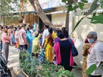 Teachers rush for corona test | कोरोना चाचणीसाठी शिक्षकांची झुंबड