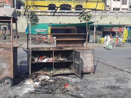 In Nashik, handcarts were set on fire after boats | नाशिकमध्ये बोटींपाठोपाठ हातगाड्या जाळल्या