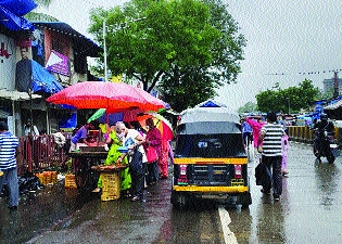 In the eastern suburbs, merchants finally opened shops | पूर्व उपनगरात अखेर व्यापाऱ्यांनी उघडली दुकाने