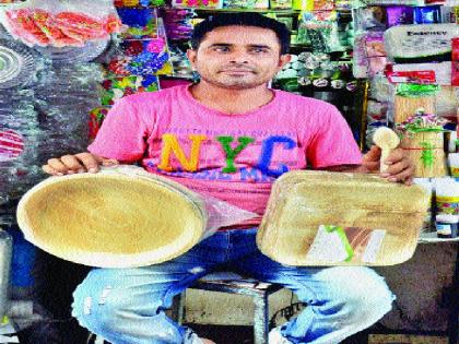 Moving wooden trays, cups, spoons | लाकडी ताट, वाटी, चमच्यांची चलती